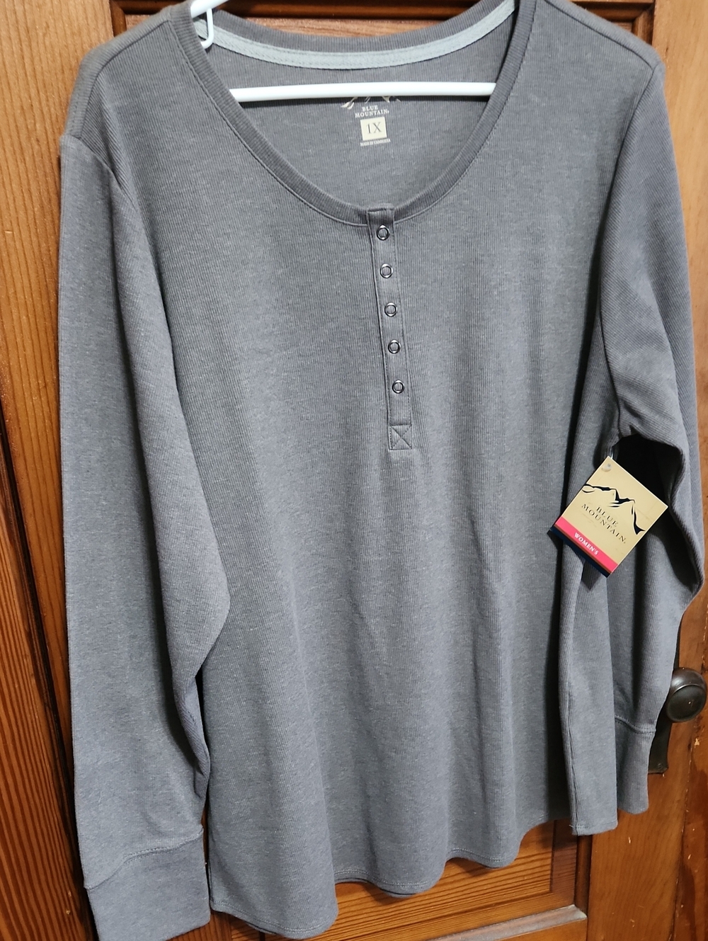 Women's Long-Sleeve Henley Tee - Gray